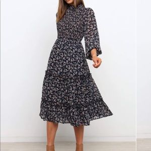 Valente Long Sleeve Navy Floral Dress Midi